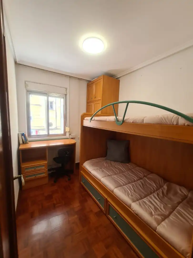 Bedroom of Flat for sale in Burgos