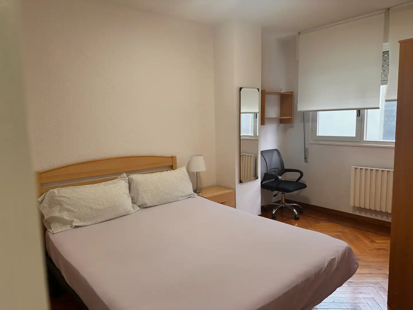 Habitación de Apartamento de alquiler en Santander con Calefacción, Parquet y Amueblado