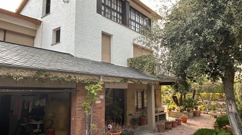 AMPLIA Y EXCELENTE VIVIENDA ESQUINERA MUY LUMINOSA