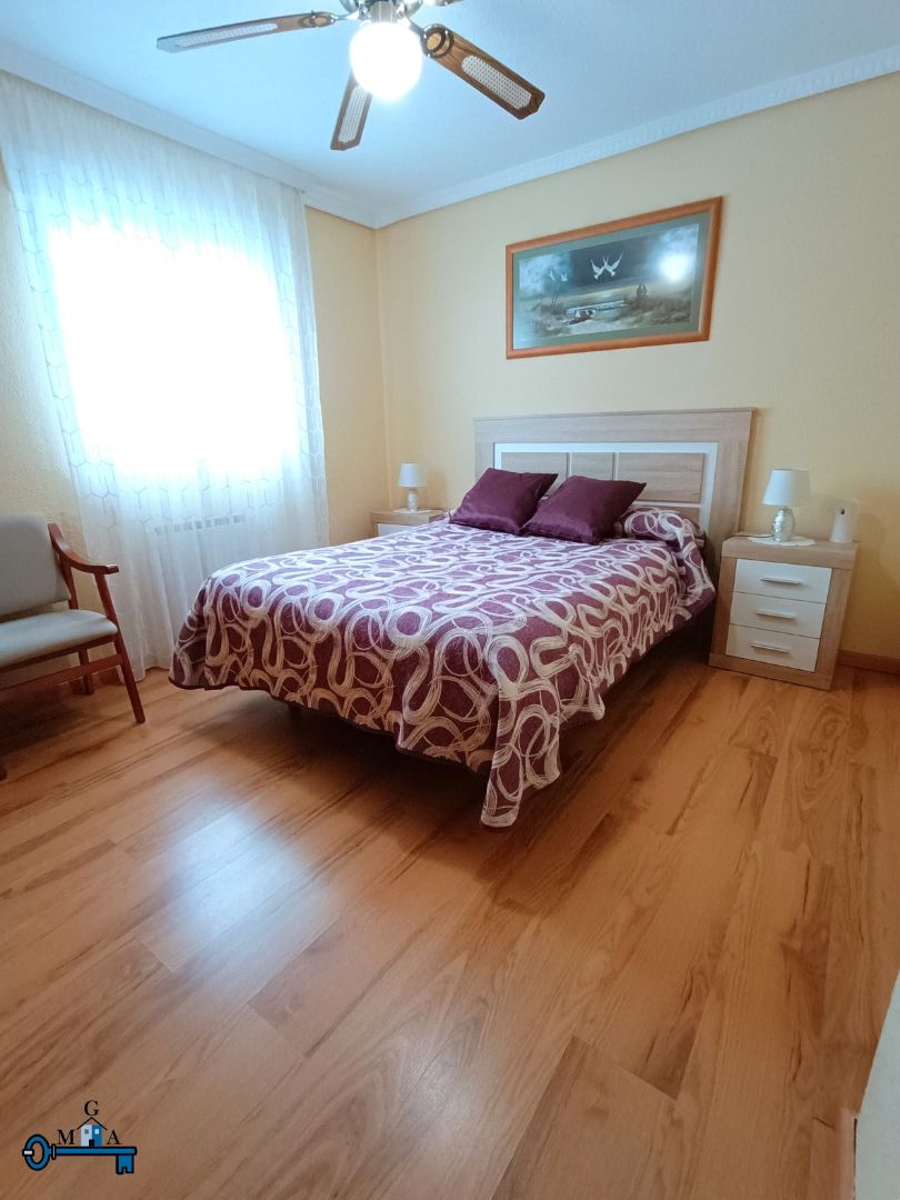 Bedroom of Flat for sale in Fuenlabrada  with Air Conditioner, Heating and Parquet flooring
