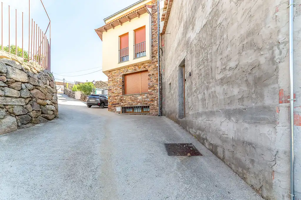 Exterior view of Houses for sale in Vallejera de Riofrío  with Private garden, Terrace and Balcony
