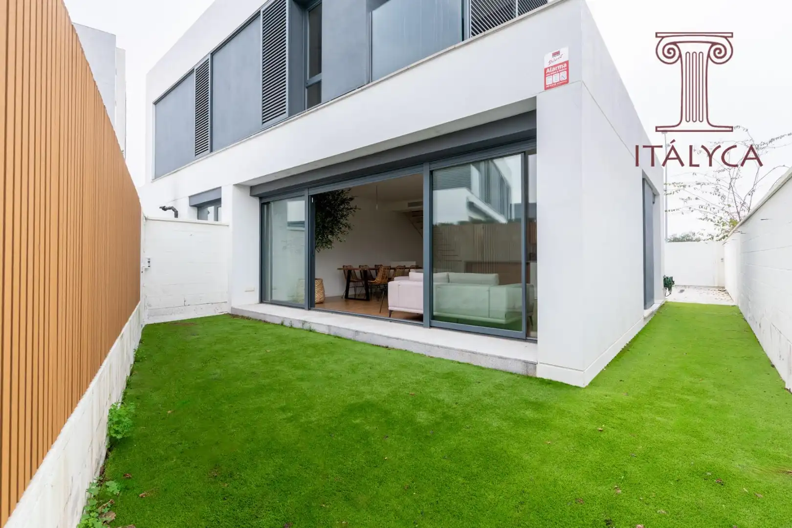 Exterior view of Detached homes for sale in Mairena del Aljarafe  with Heating, Private garden and Terrace