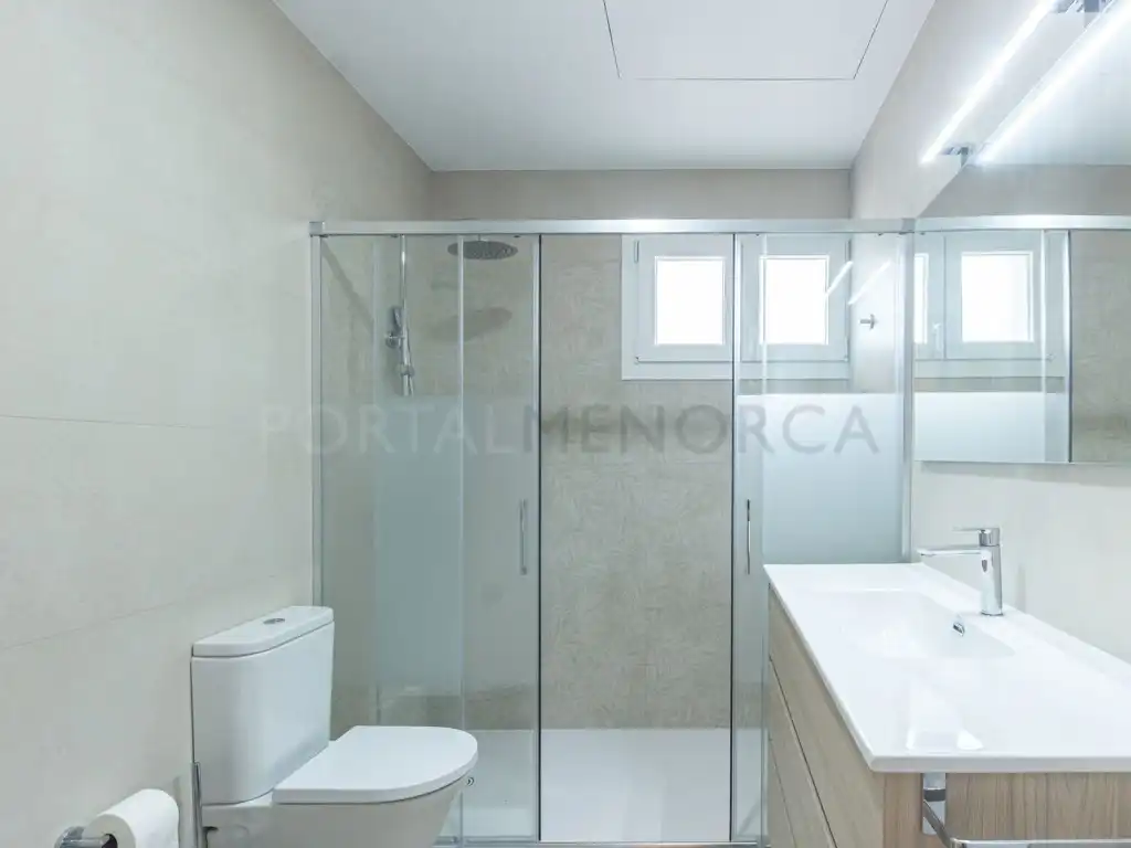 Bany de Casa o xalet en venda en Alaior amb Aire condicionat, Terrassa i Piscina