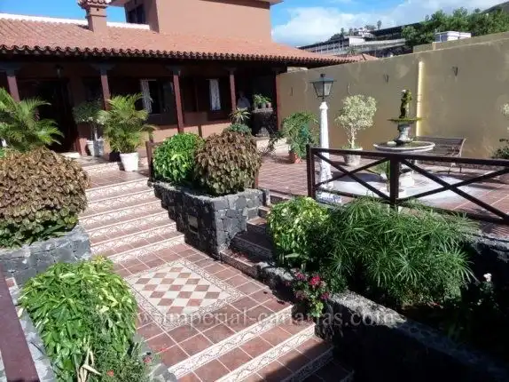 Detached house with pool for sale in San Antonio - Las Arenas