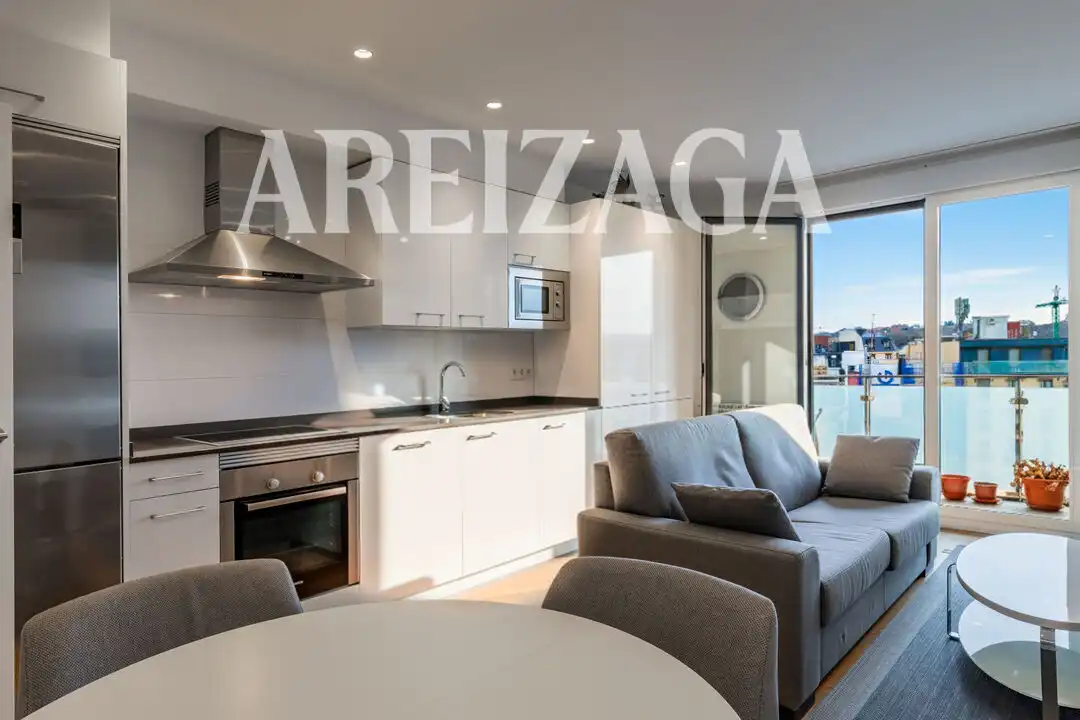 Cuina de Apartament en venda en Donostia - San Sebastián  amb Calefacció, Terrassa i Traster