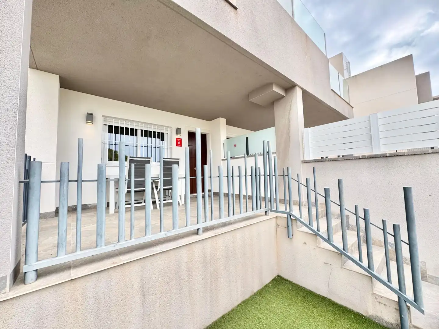 Vista exterior de Casa o xalet de lloguer en Torrevieja amb Aire condicionat, Piscina i Moblat
