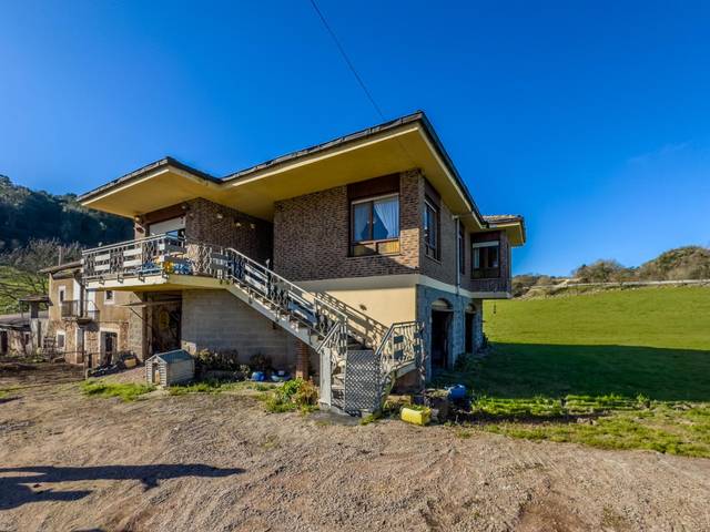 Casa-chalet en Venta en Barrio PRAVES-SIERRA, 14 en Hazas de Cesto