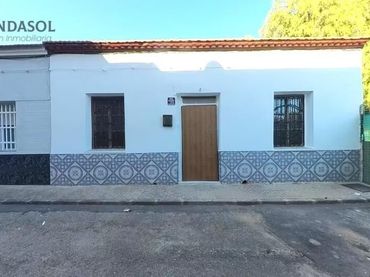 Casa en venda a Calle ESCUELAS - ALUMBRES 9