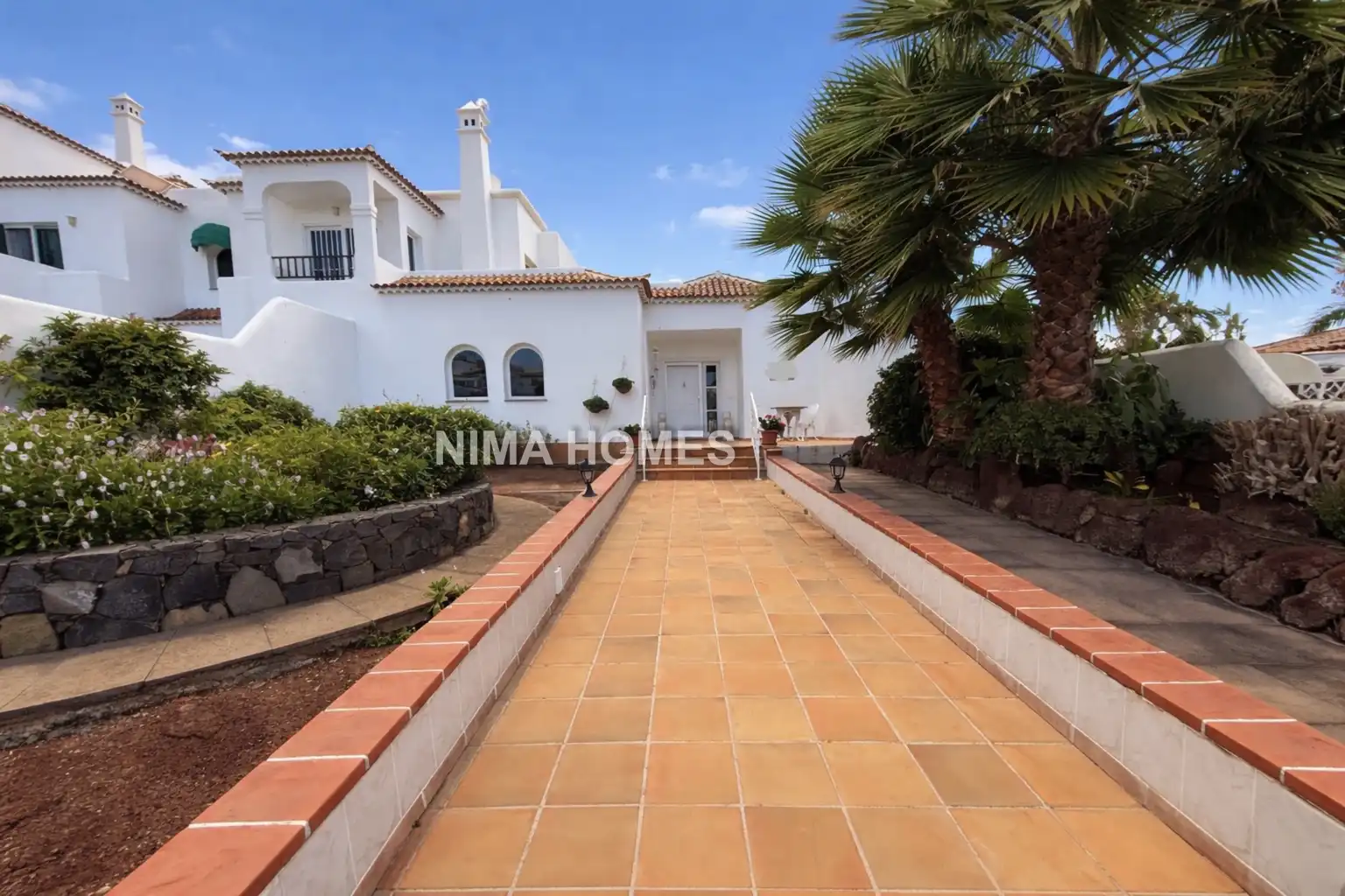 Vista exterior de Casa adosada en venda en Puerto de la Cruz amb Jardí privat i Terrassa