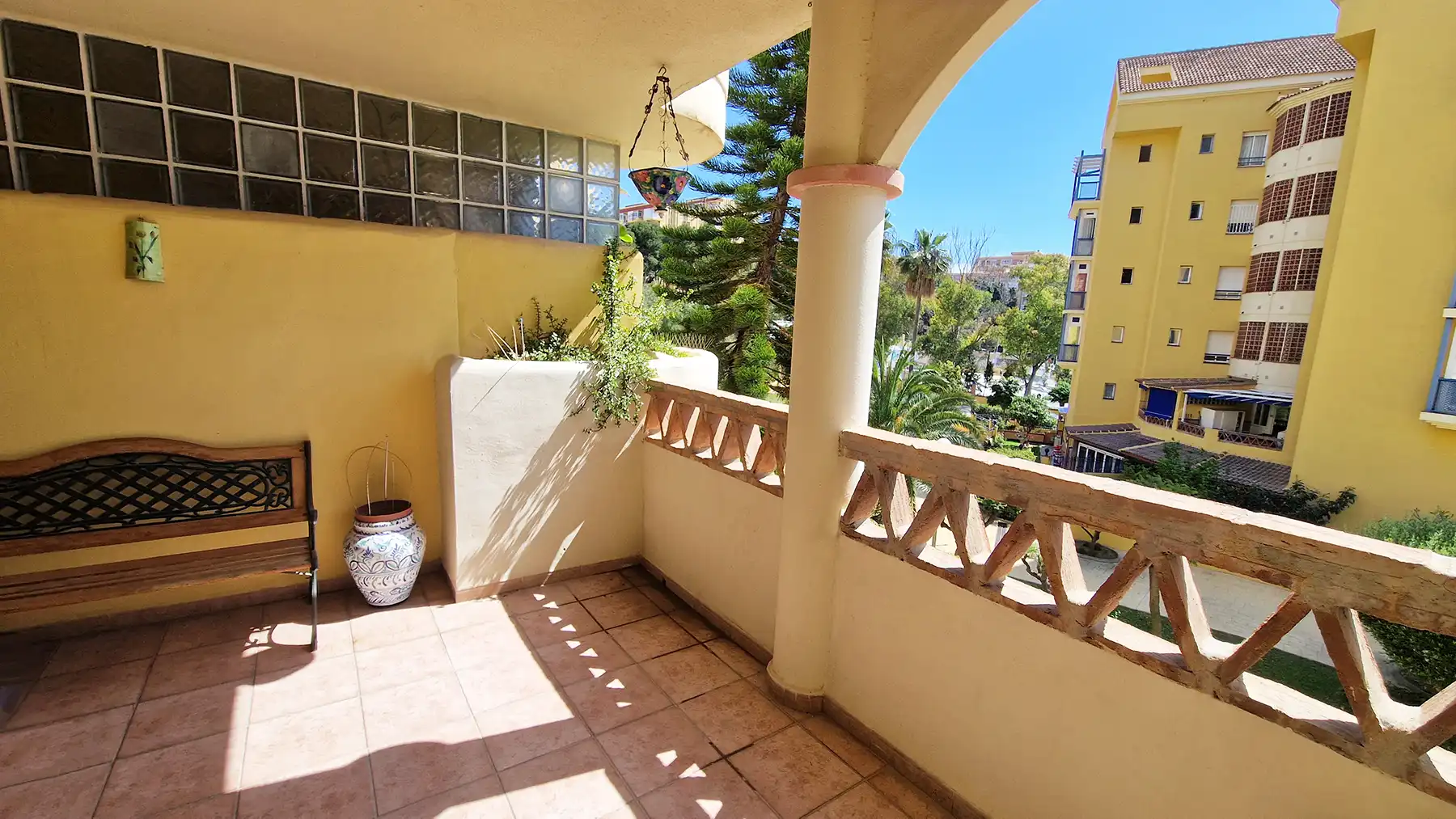 Vista exterior de Piso en venta en Benalmádena con Aire acondicionado, Terraza y Trastero