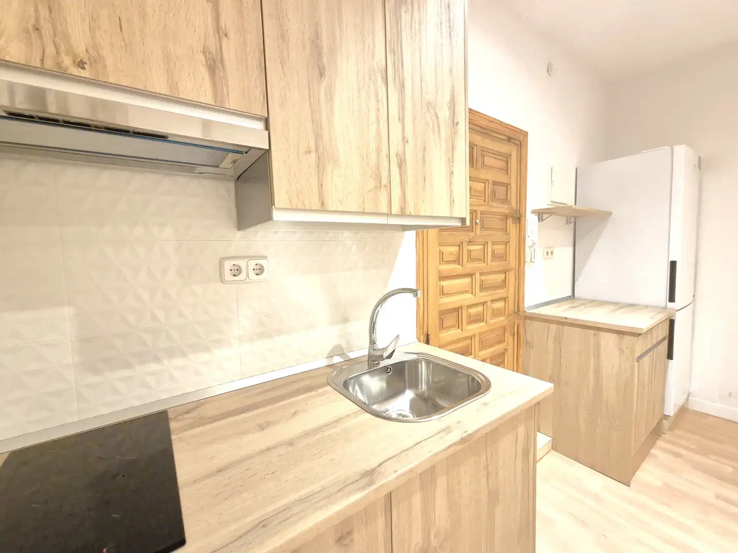 Cuina de Apartament de lloguer en Madrid amb Calefacció i Rentadora