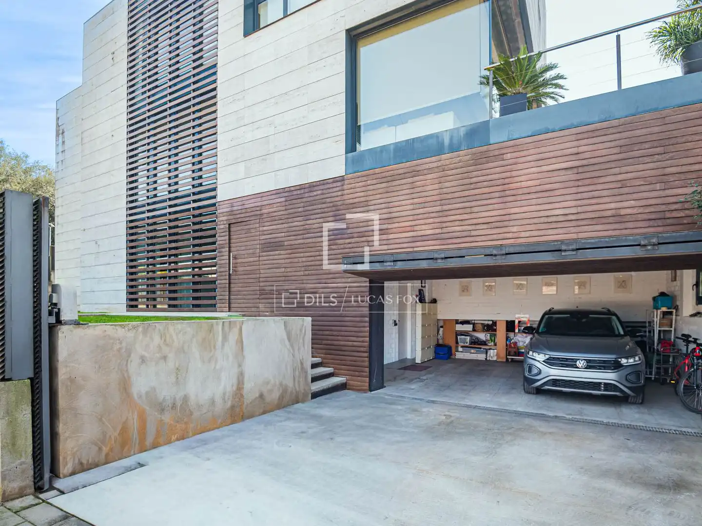 Vista exterior de Casa o xalet en venda en Sant Cugat del Vallès amb Aire condicionat, Calefacció i Terrassa