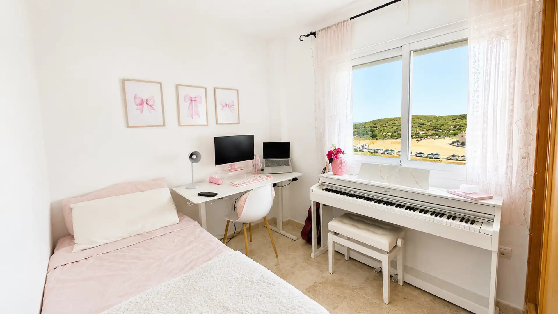 Dormitori de Apartament en venda en Manilva amb Terrassa, Piscina i Moblat