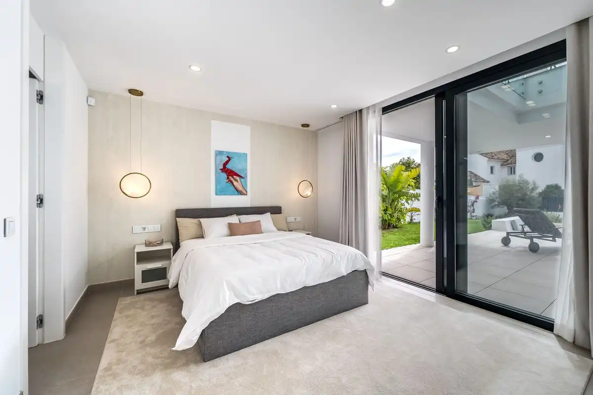 Chalet con jardín en venta en Avenida Pablo Ruiz Picasso 11, imagen 16