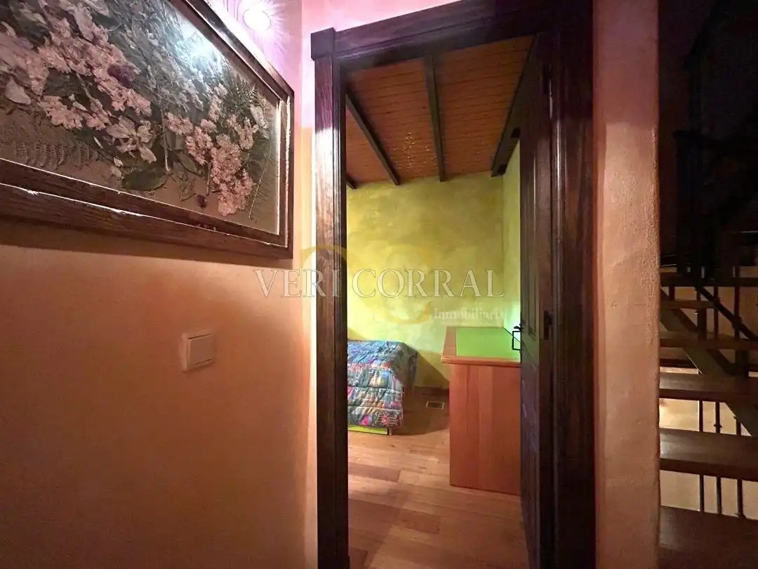 Dormitori de Casa adosada en venda en Llanes amb Calefacció i Moblat