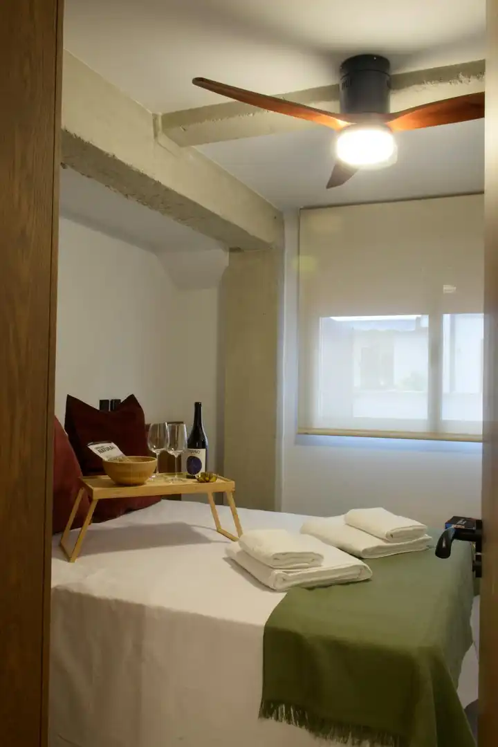 Schlafzimmer von Wohnung zur Miete in Madrid mit Klimaanlage, Heizung und Möbliert