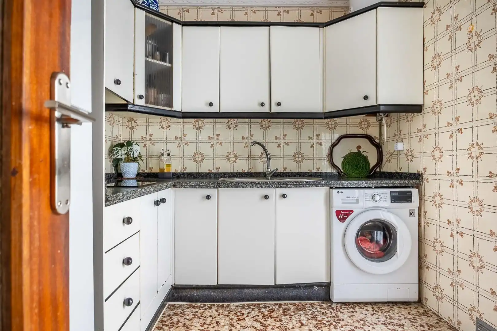 Kitchen of Flat for sale in Sevilla  with Air Conditioner and Terrace