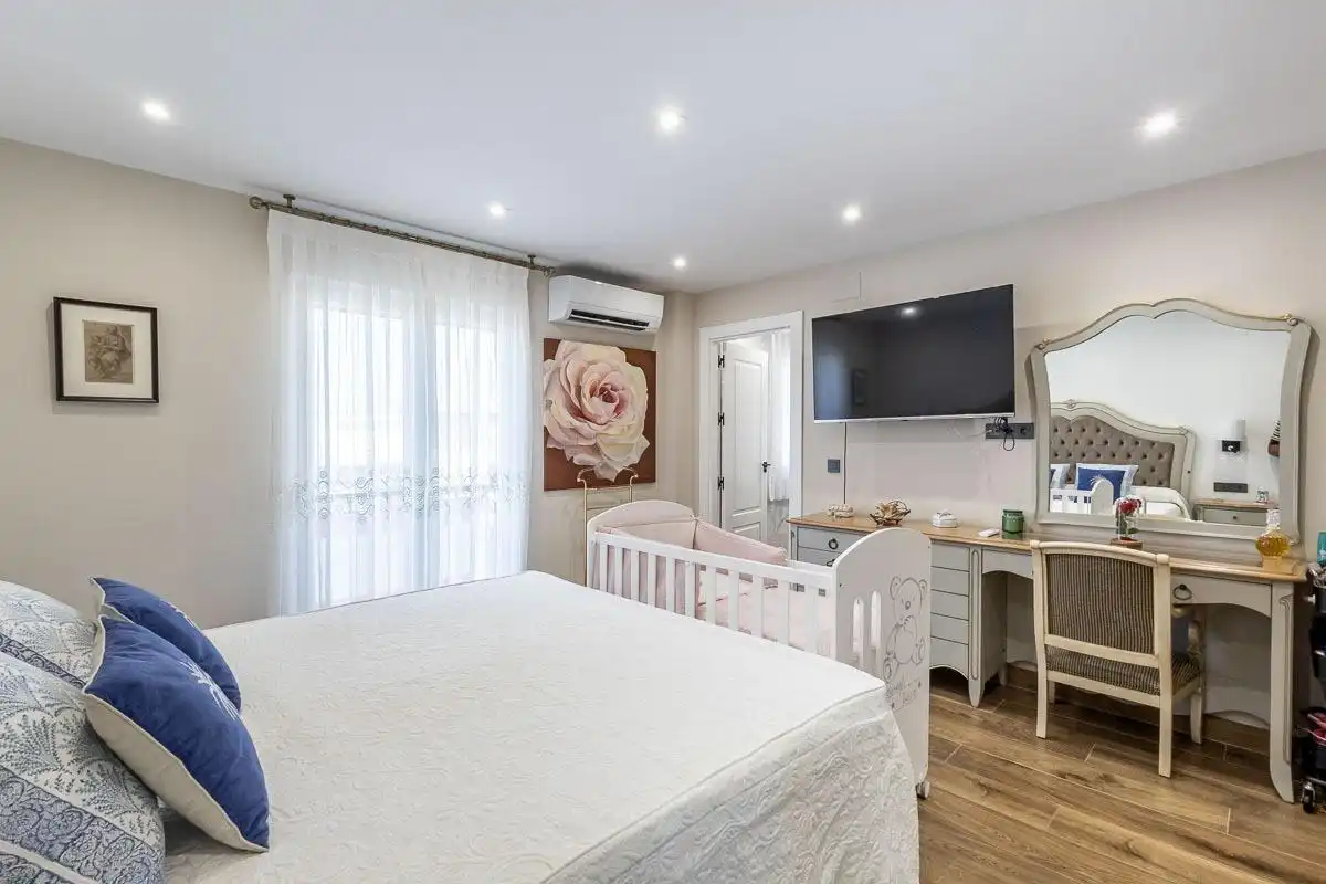 Habitación de Casa adosada en venta en Peligros con Aire acondicionado, Calefacción y Terraza