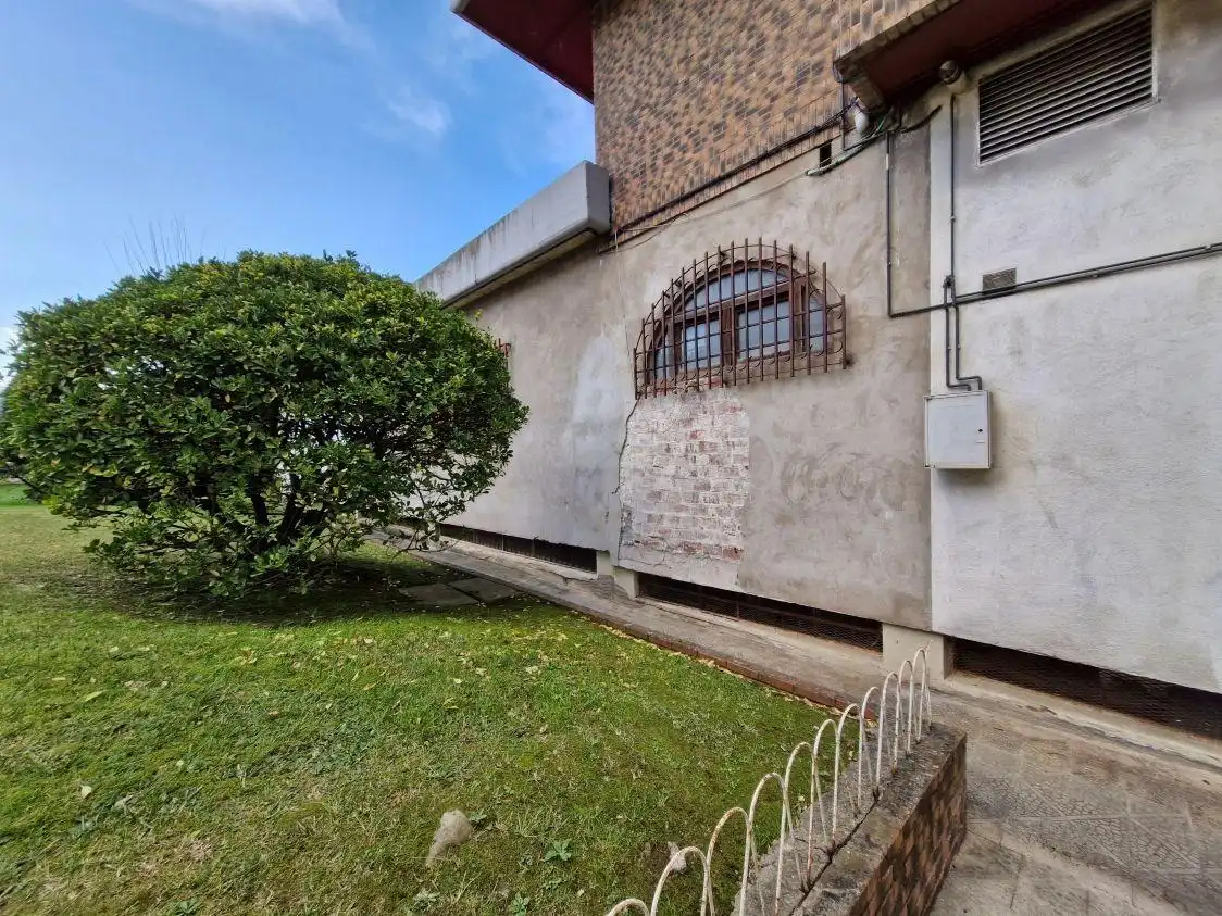 Vista exterior de Local en venta en Torrelavega 