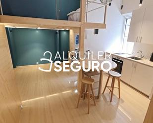Bedroom of Flat to rent in  Madrid Capital  with Air Conditioner and Heating