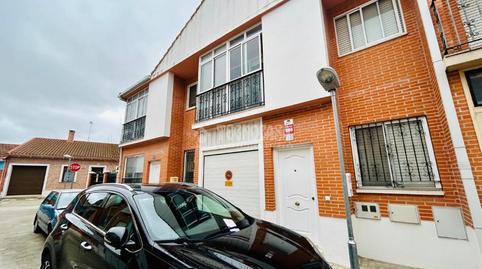 Foto 2 de Casa adosada en venta en Aldeamayor de San Martín, Valladolid