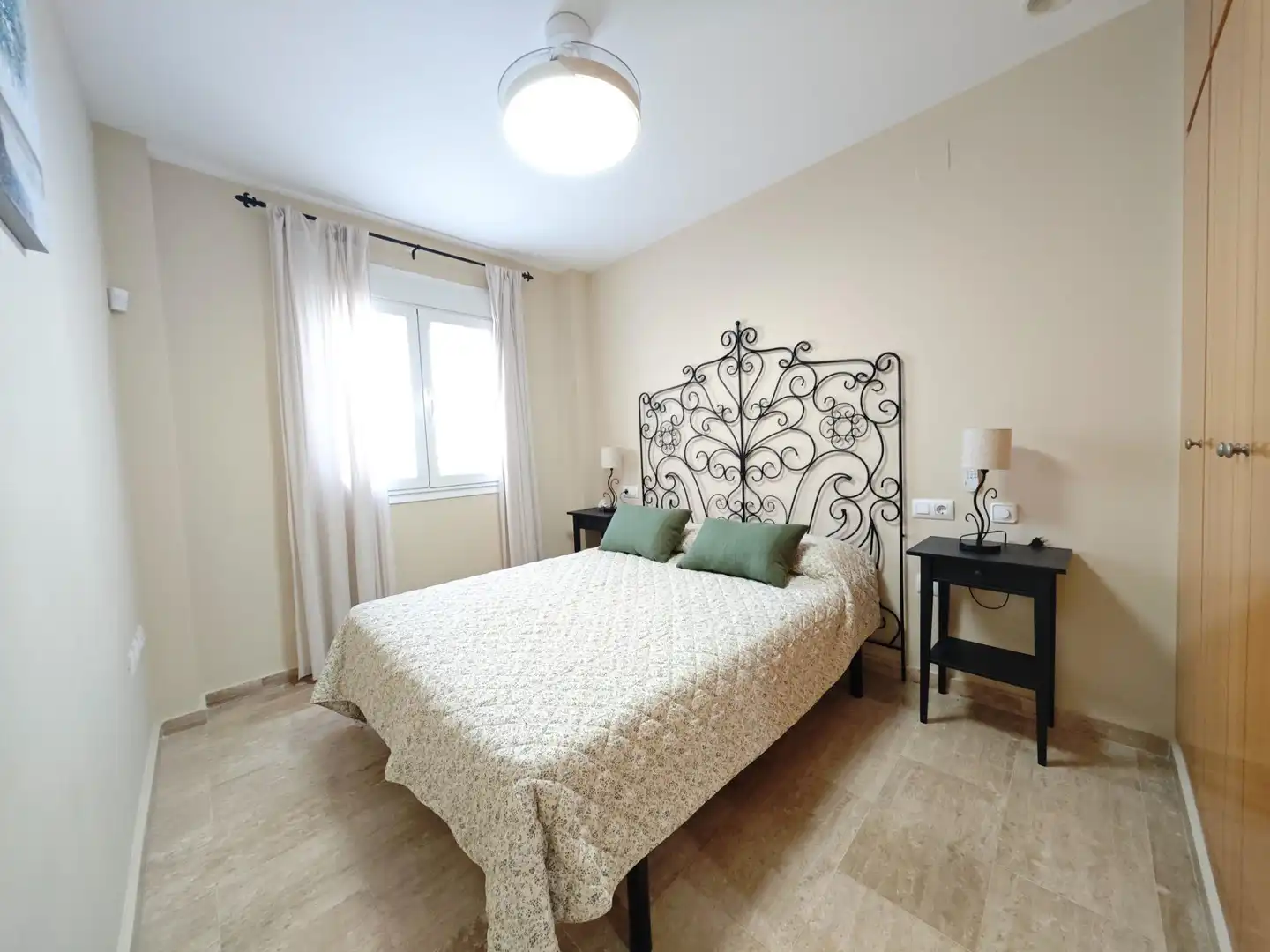Habitación de Apartamento en venta en Chiclana de la Frontera con Jardín privado, Terraza y Amueblado