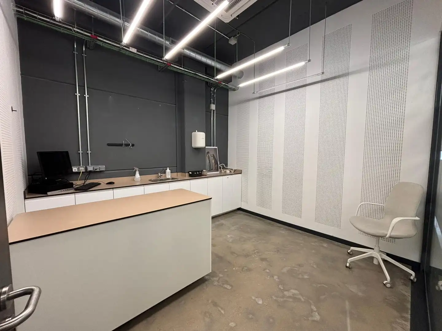 Cocina de Local en venta en Las Rozas de Madrid con Aire acondicionado, Calefacción y Amueblado