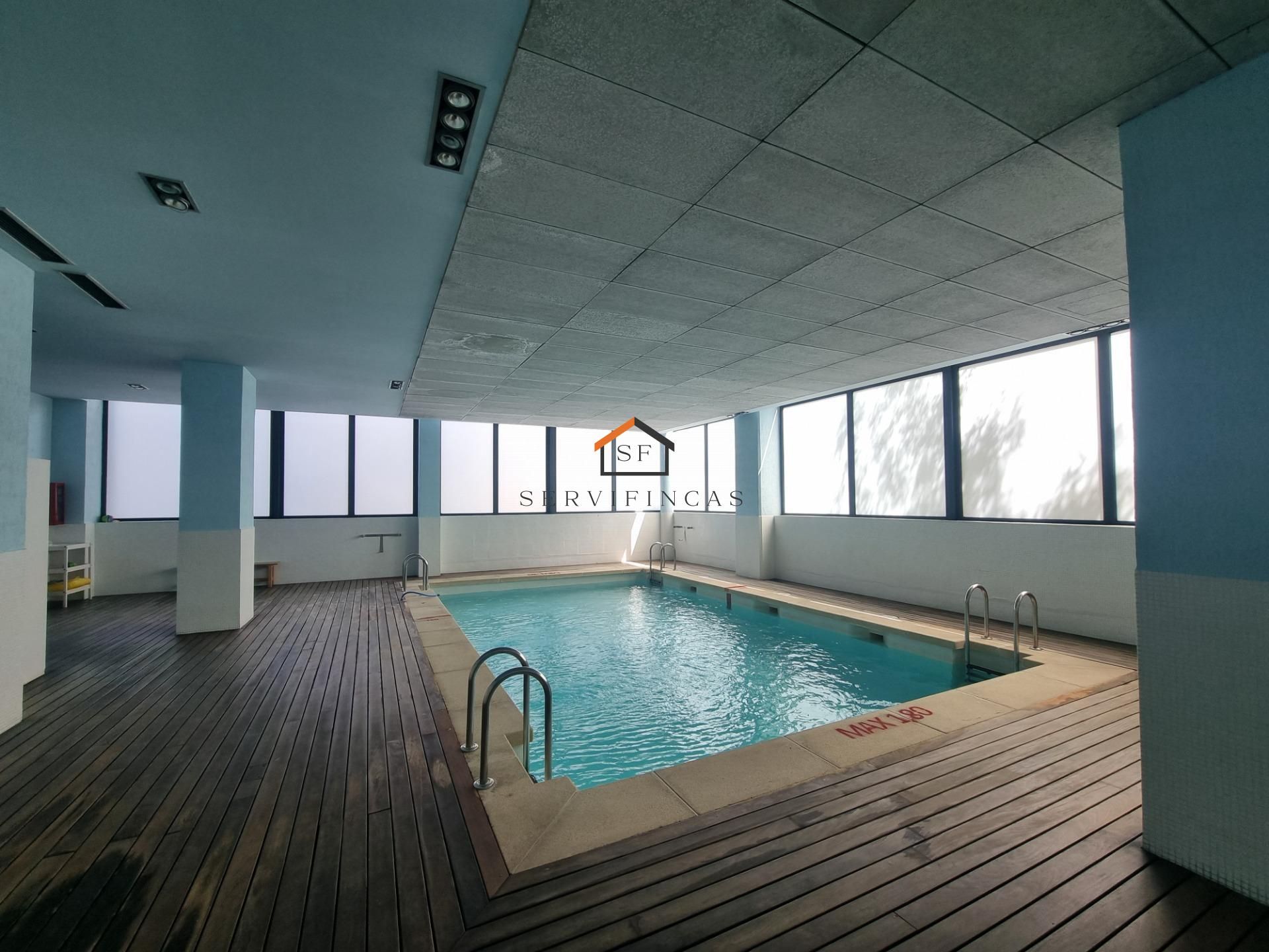 Swimming pool of Flat to rent in  Madrid Capital  with Air Conditioner, Heating and Private garden