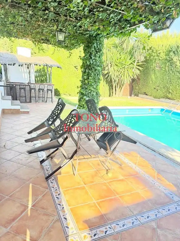 Detached house with terrace for sale in Calle Adriano 12, imagen 2