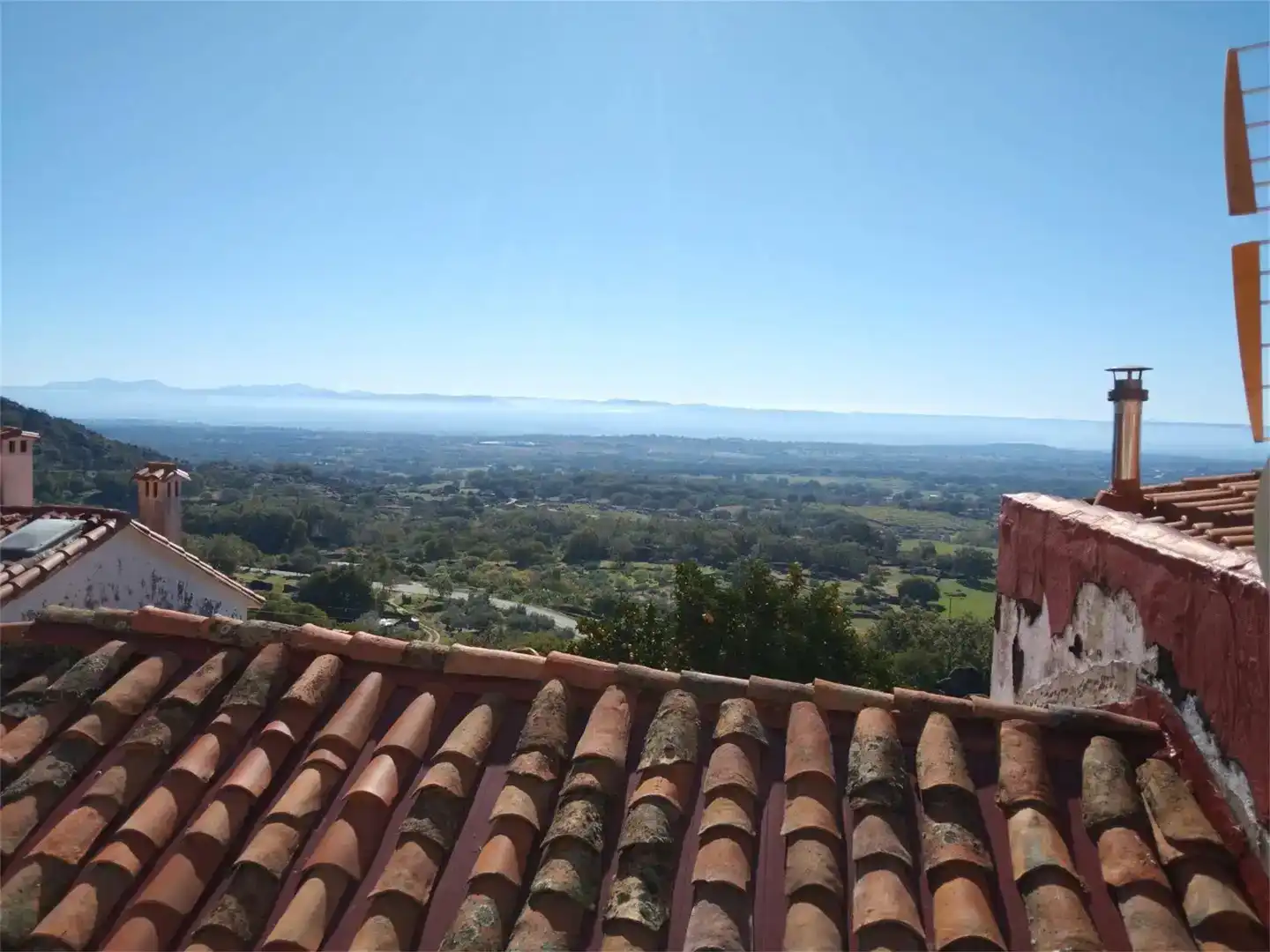 Vista exterior de Casa adosada en venda en Arroyomolinos de la Vera amb Balcó