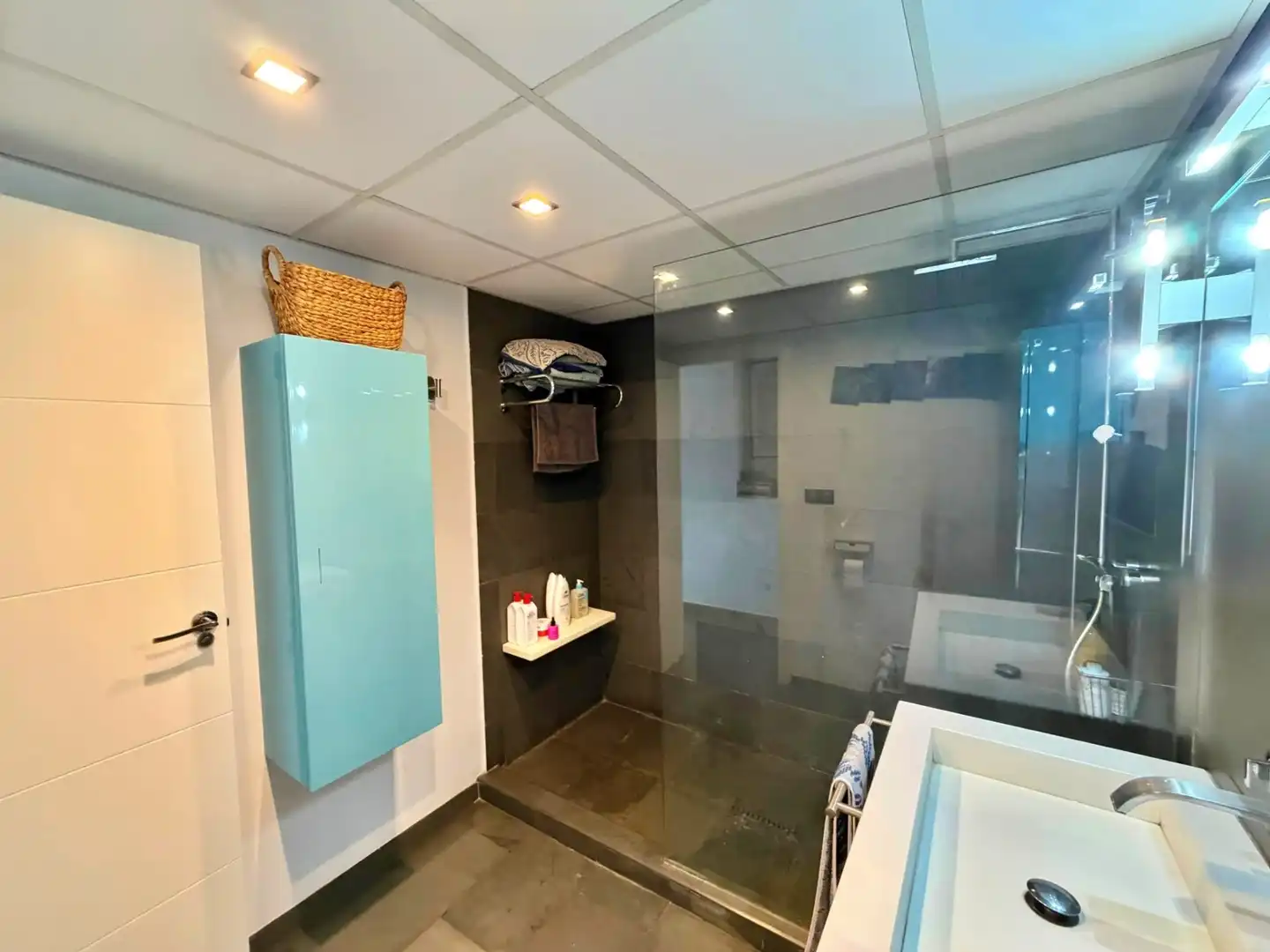 Badezimmer von Dachboden zum Verkauf in Alicante / Alacant mit Klimaanlage, Heizung und Terrasse