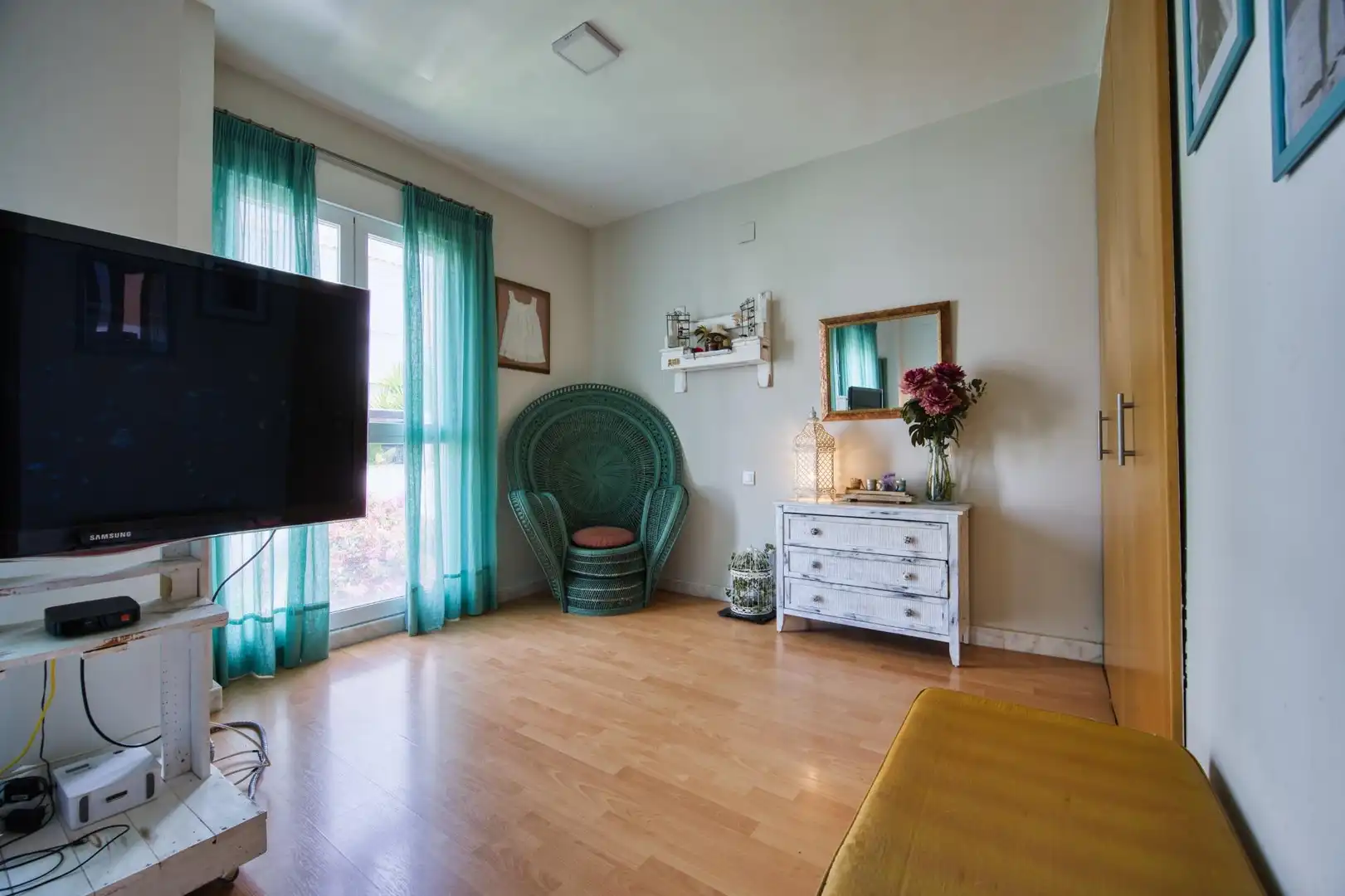 Sala d'estar de Casa adosada en venda en Espartinas amb Aire condicionat, Calefacció i Jardí privat