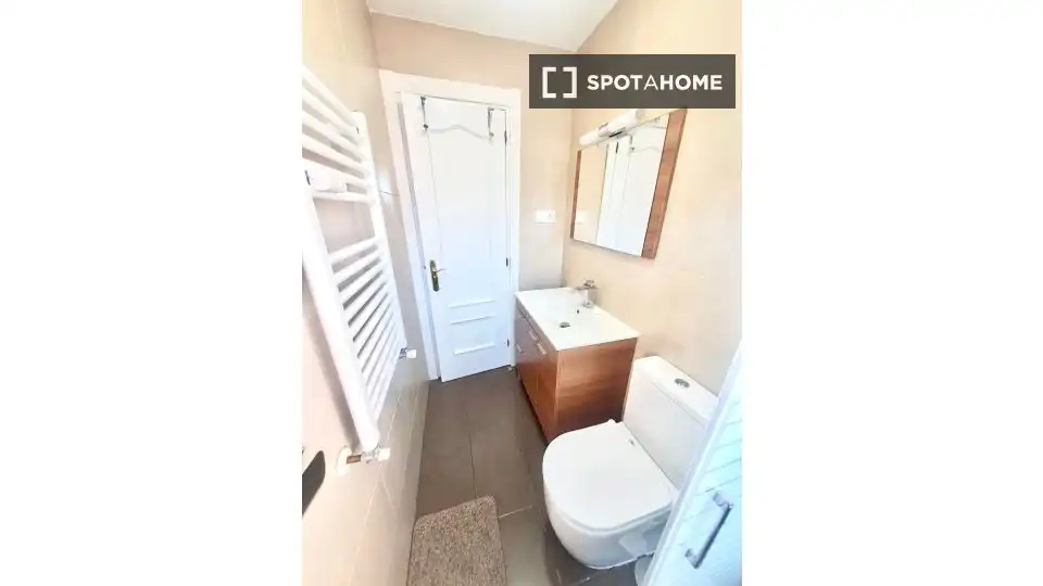 Baño de Piso de alquiler en Madrid con Aire acondicionado, Calefacción y Amueblado