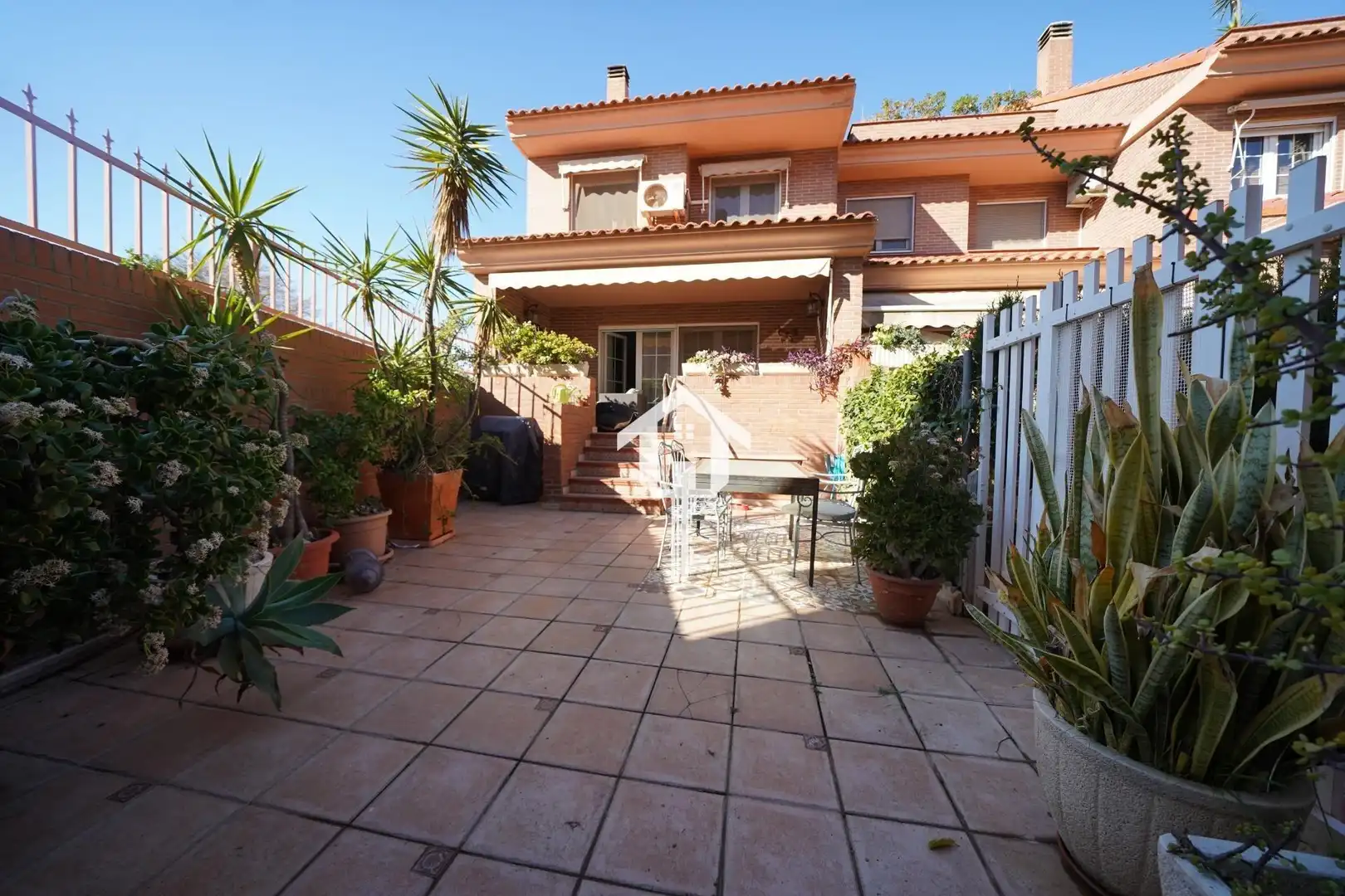 Jardí de Casa adosada en venda en Alicante / Alacant amb Aire condicionat, Calefacció i Jardí privat
