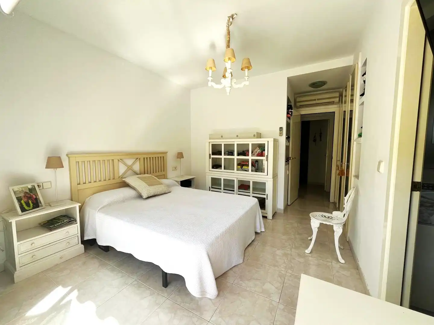 Habitación de Casa adosada en venta en Castell d'Aro, Platja d'Aro i s'Agaró con Jardín privado, Terraza y Amueblado