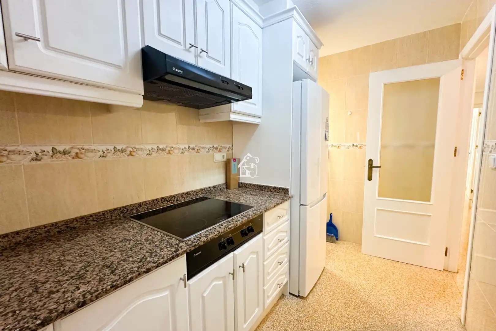 Cocina de Apartamento de alquiler en Guardamar del Segura con Aire acondicionado, Terraza y Amueblado