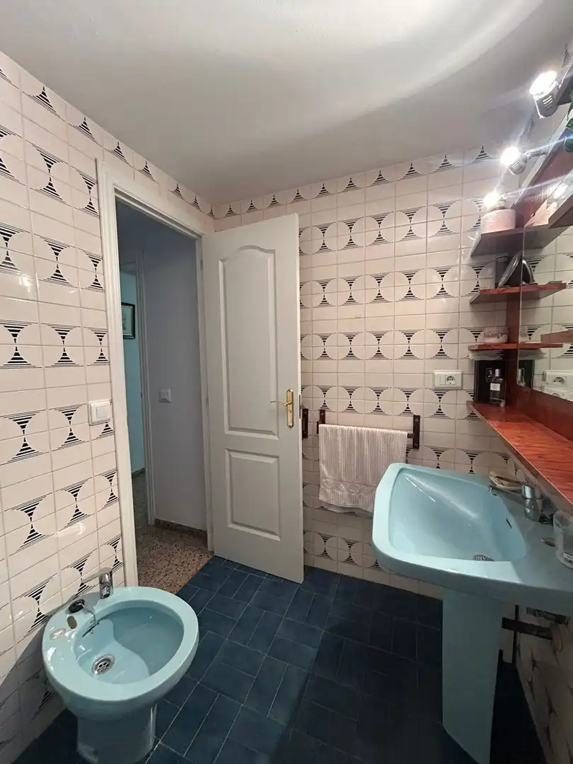 Bathroom of Flat for rent in Valencia  with Air Conditioner and Furnished