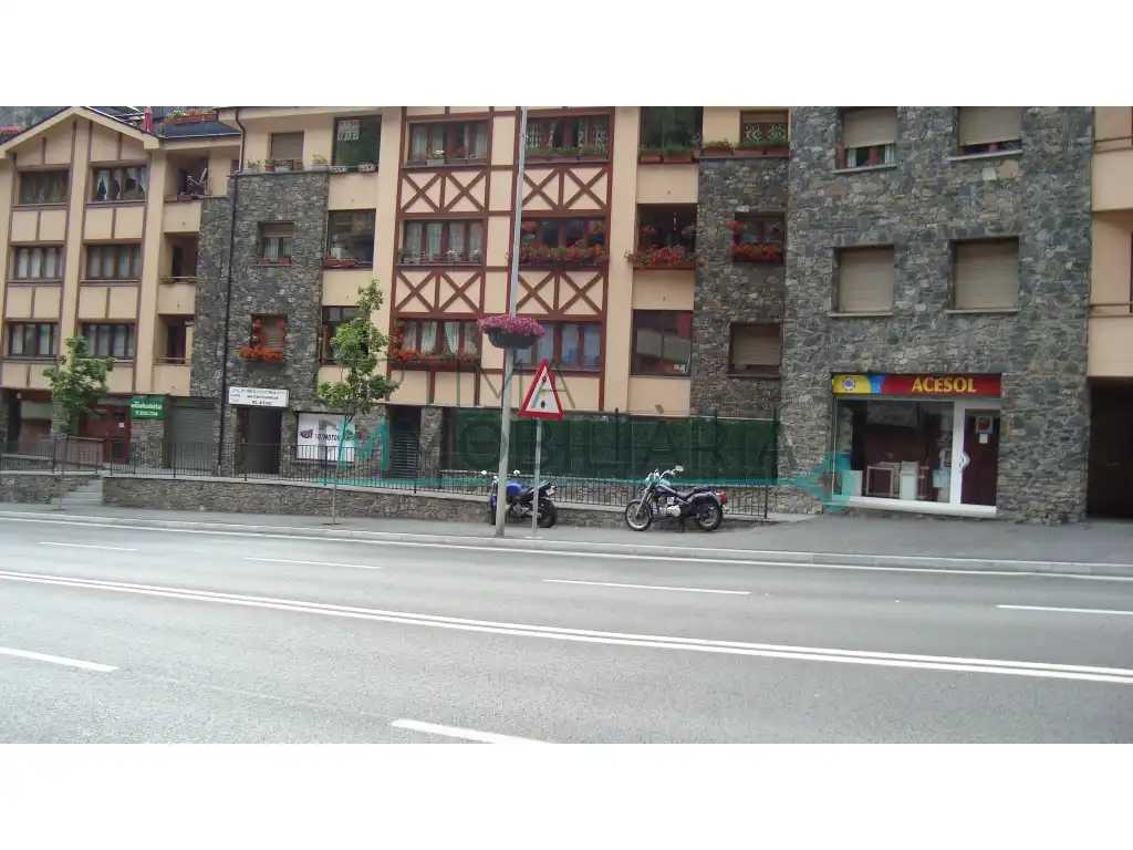 Local comercial en venda a Av. de la Bartra, 10, imagen 2