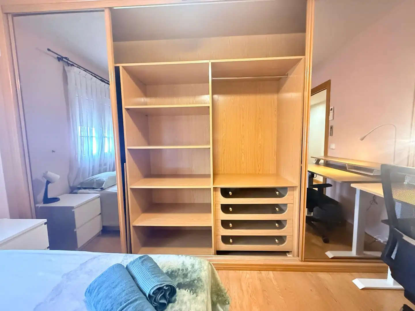 Bedroom of Flat for share in Madrid  with Air Conditioner, Heating and Furnished
