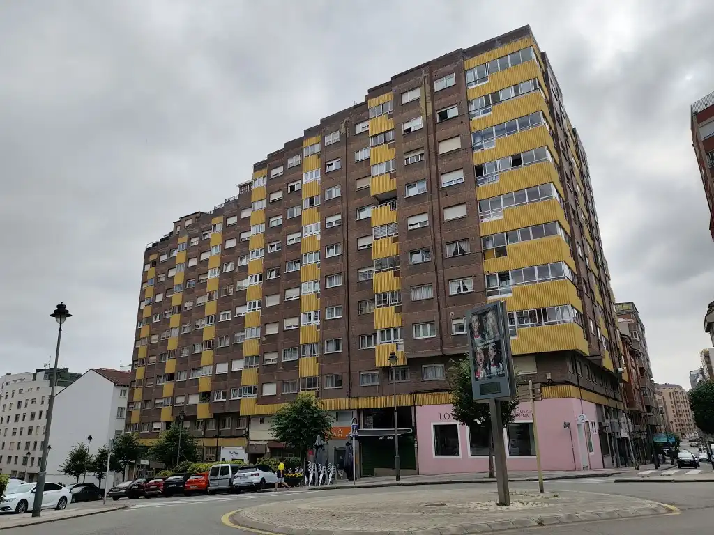 Vista exterior de Piso en venta en Avilés