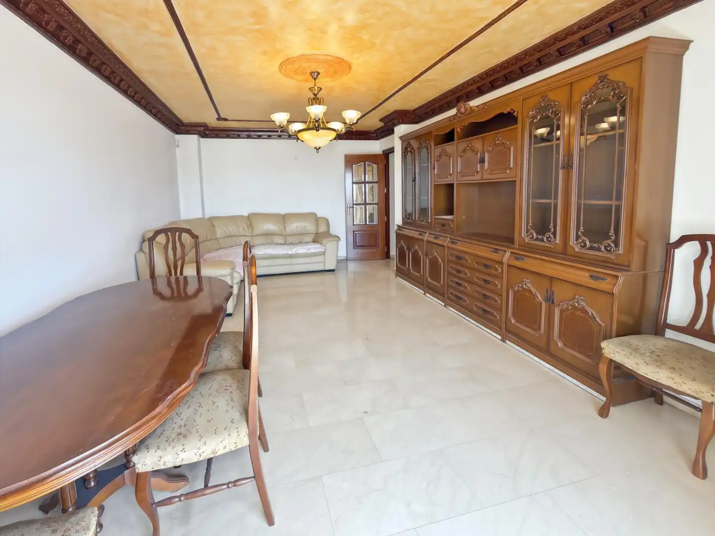 Sala de estar de Piso en venta en Benalmádena con Terraza y Piscina comunitaria