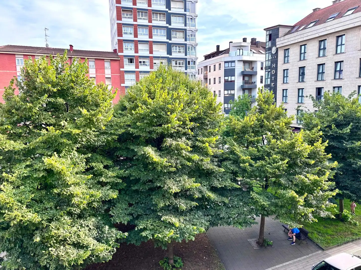 Außenansicht von Wohnungen zur Miete in Gijón  mit Heizung, Parkett und Abstellraum