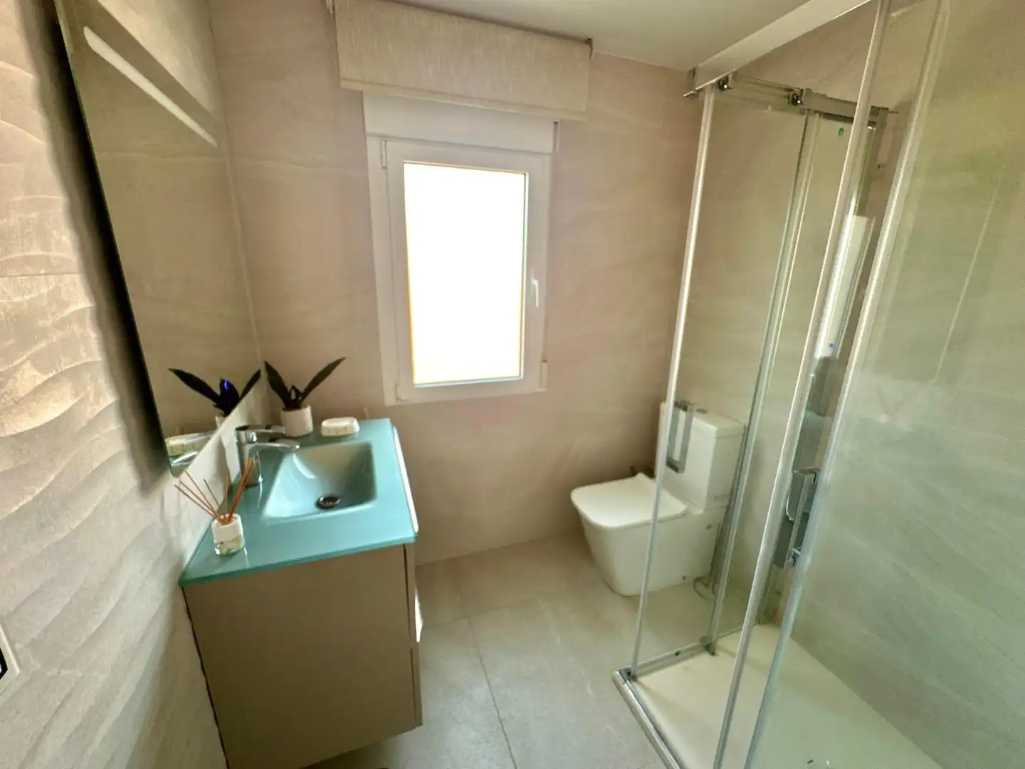 Bany de Casa o xalet en venda en Alicante / Alacant amb Aire condicionat, Jardí privat i Terrassa
