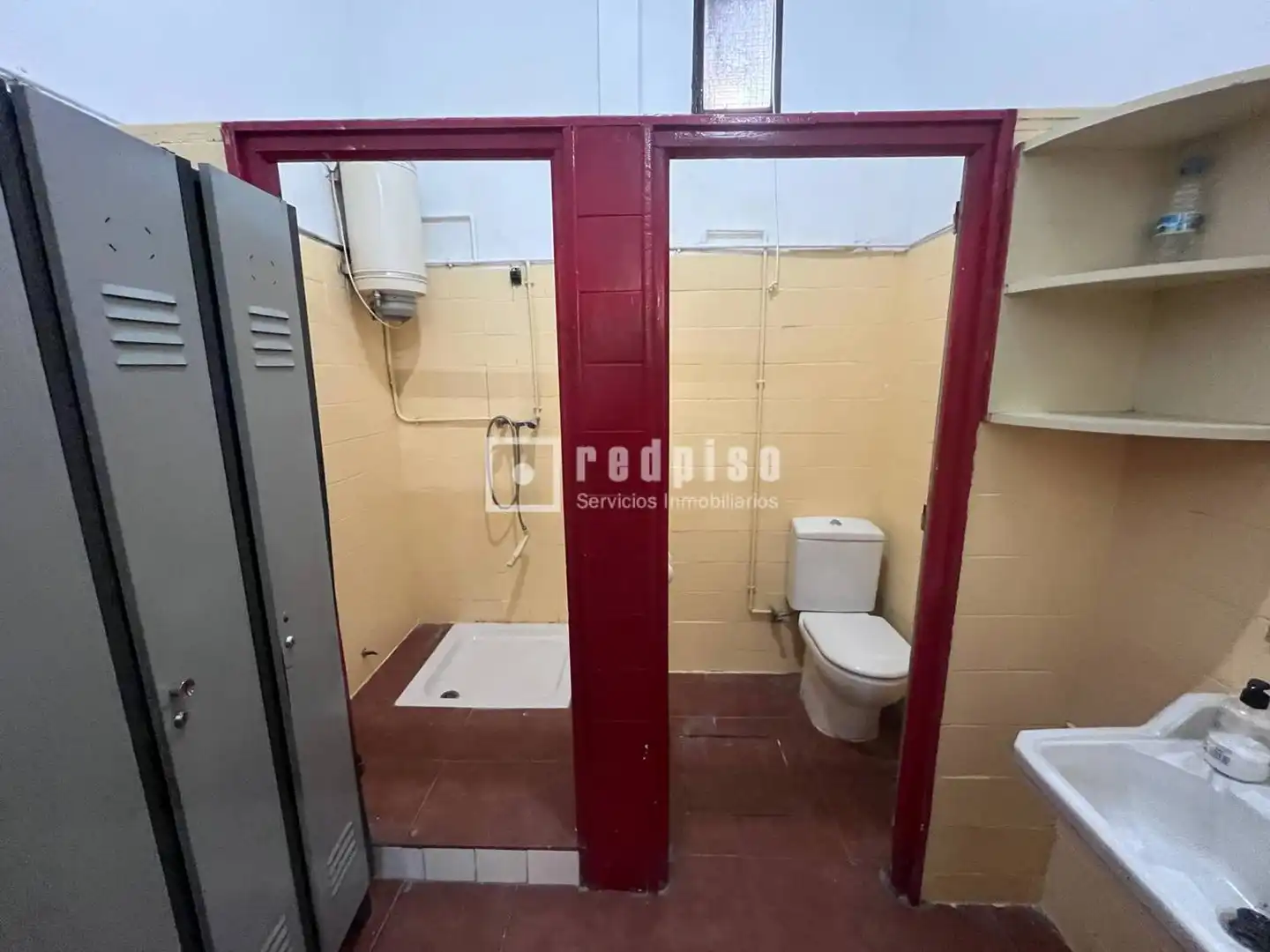 Bathroom of Garage for sale in Madrid