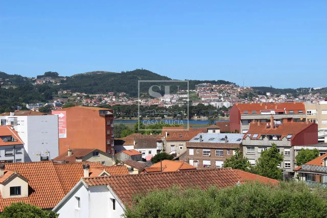 Vista exterior de Casa o xalet en venda en Nigrán amb Calefacció, Jardí privat i Terrassa