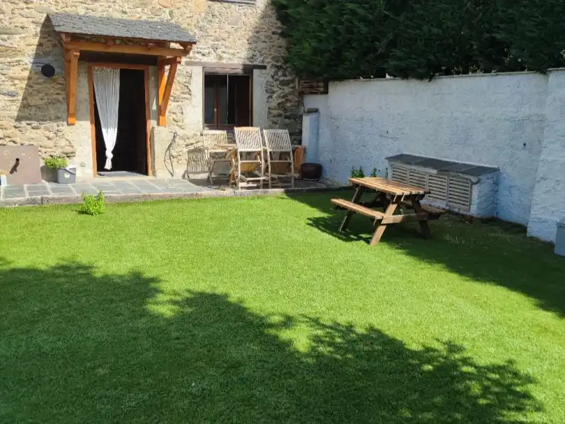 Casa bifamiliare con giardino in vendita a Camí de Nuria 3