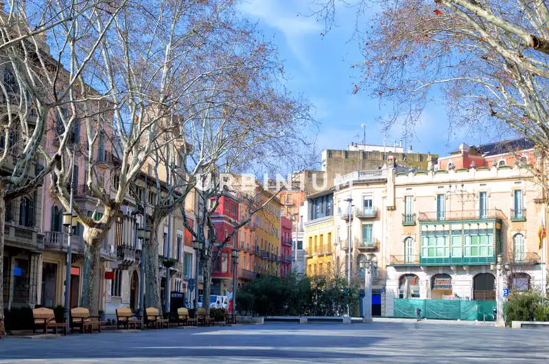 Exterior view of Commercial properties for rent in Figueres