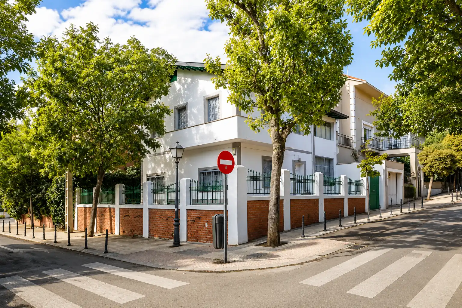 Vista exterior de Casa o chalet en venta en Madrid con Calefacción y Jardín privado