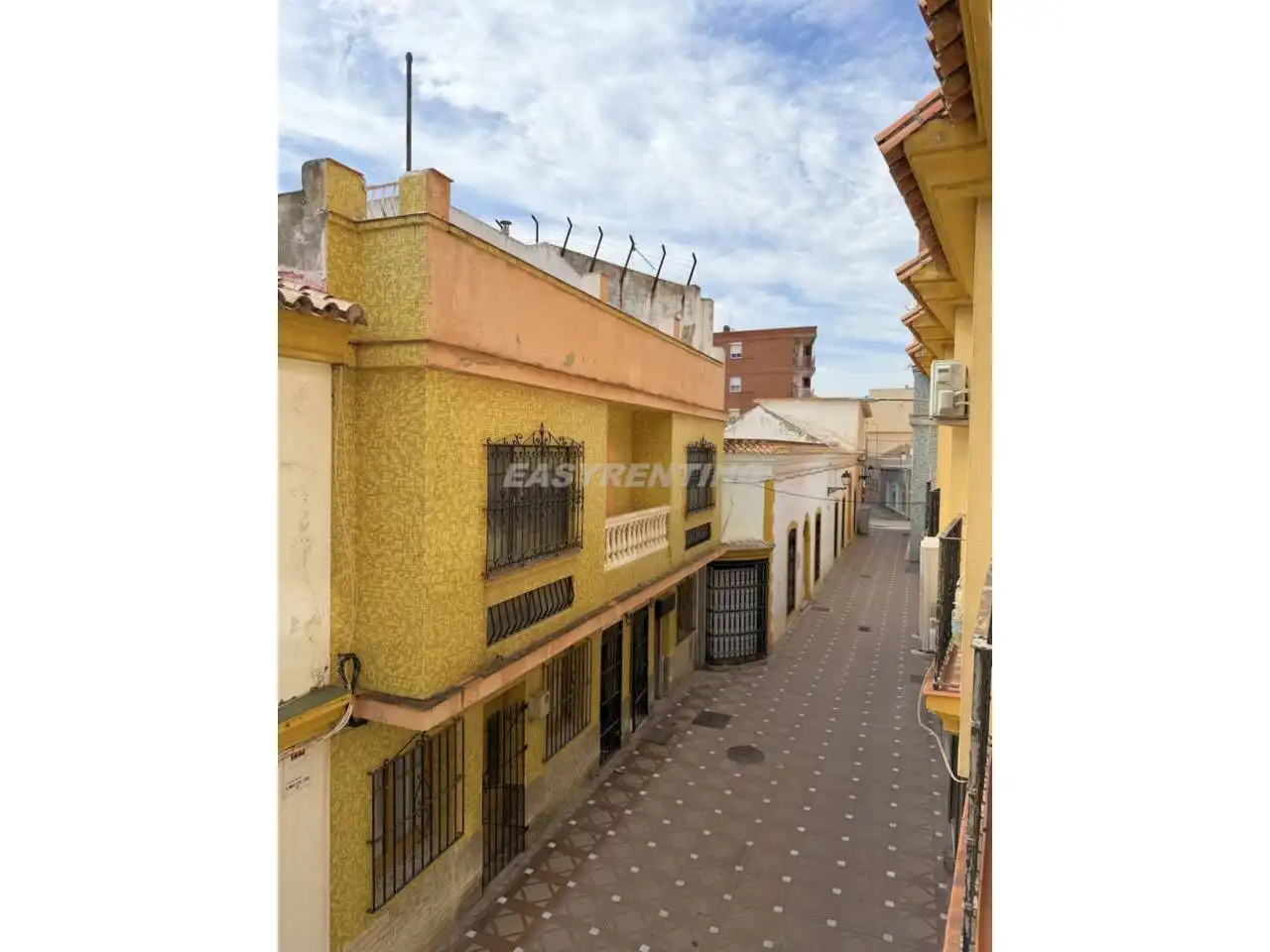 Vista exterior de Apartament en venda en La Línea de la Concepción amb Terrassa, Traster i Moblat