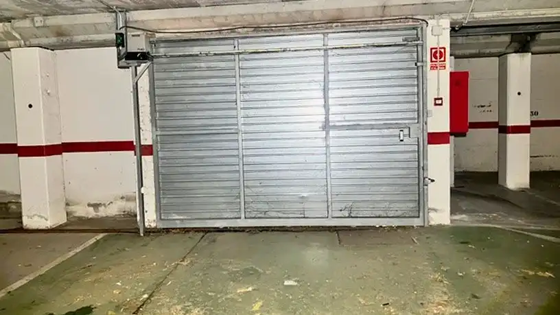 Parking of Houses for sale in Figueres